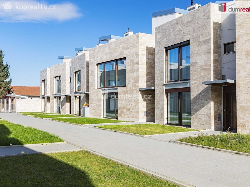 Prodej  rodinného domu 286 m^2 V Hrobech, Praha-Libuš 