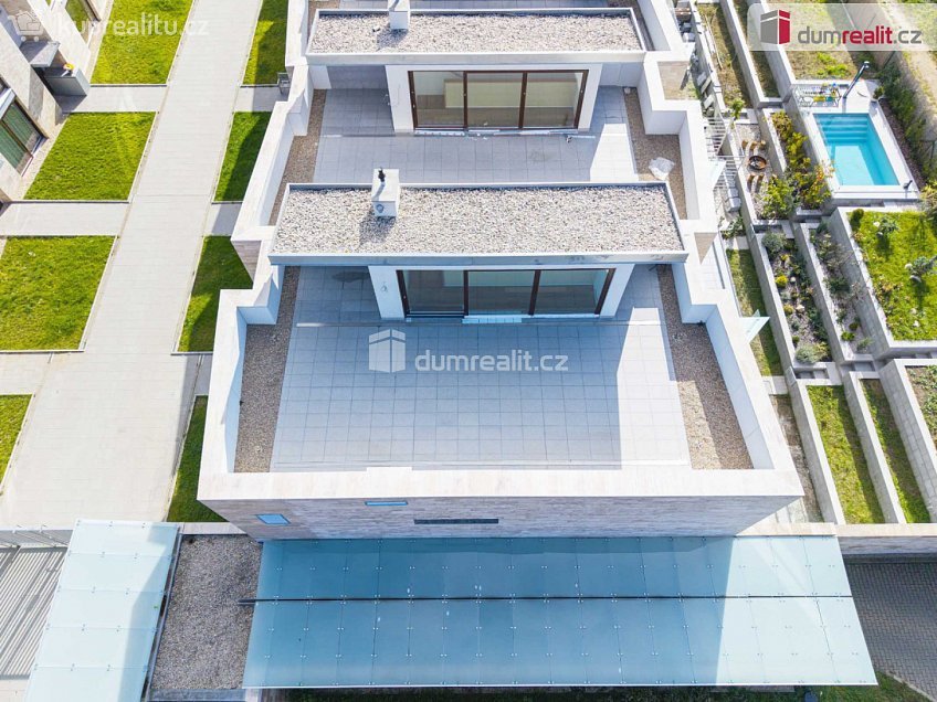 Prodej  rodinného domu 286 m^2 V Hrobech, Praha-Libuš 