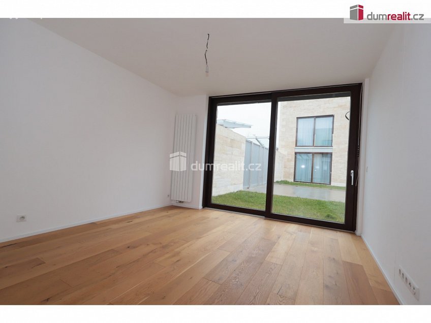 Prodej  rodinného domu 286 m^2 V Hrobech, Praha-Libuš 