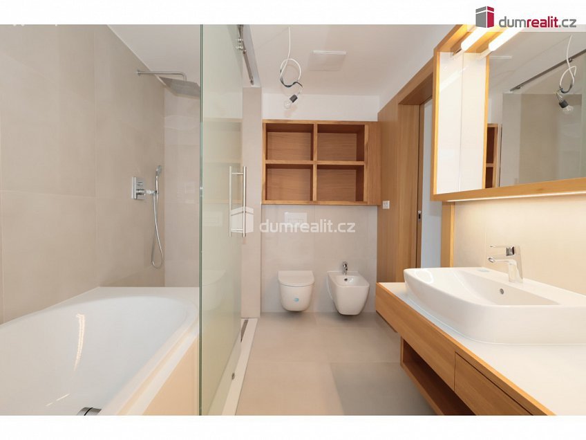 Prodej  rodinného domu 286 m^2 V Hrobech, Praha-Libuš 