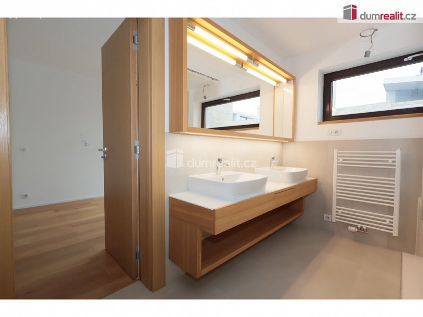 Prodej  rodinného domu 286 m^2 V Hrobech, Praha-Libuš 