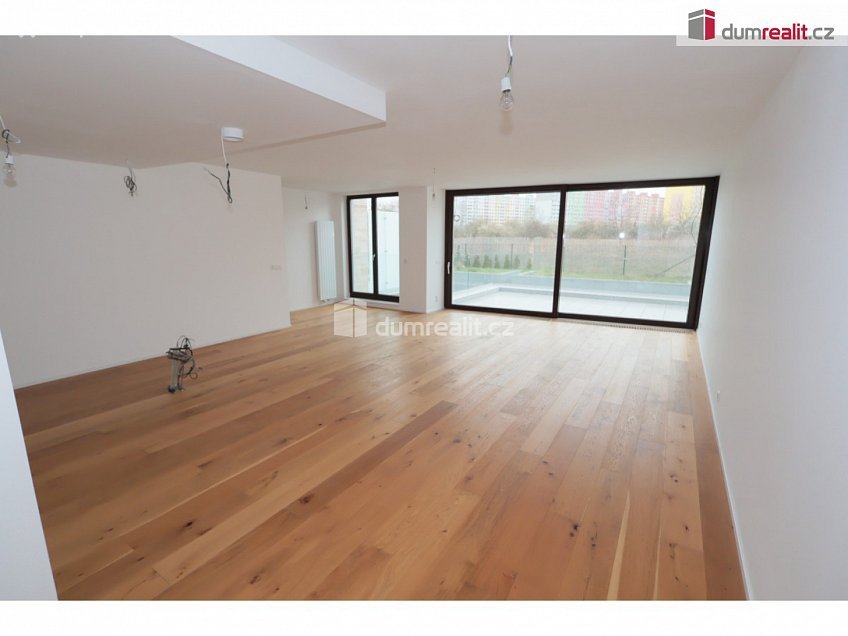 Prodej  rodinného domu 286 m^2 V Hrobech, Praha-Libuš 