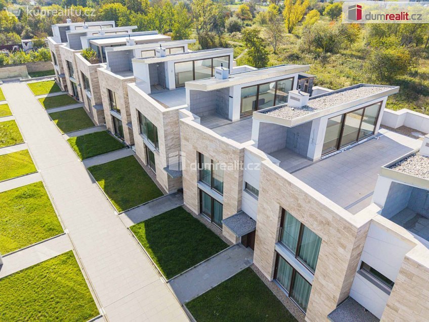 Prodej  rodinného domu 286 m^2 V Hrobech, Praha-Libuš 