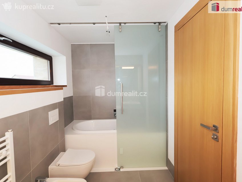 Prodej  rodinného domu 286 m^2 V Hrobech, Praha-Libuš 