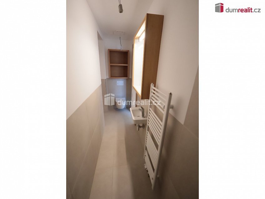 Prodej  rodinného domu 286 m^2 V Hrobech, Praha-Libuš 