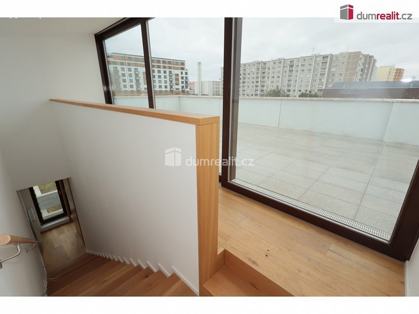 Prodej  rodinného domu 286 m^2 V Hrobech, Praha-Libuš 