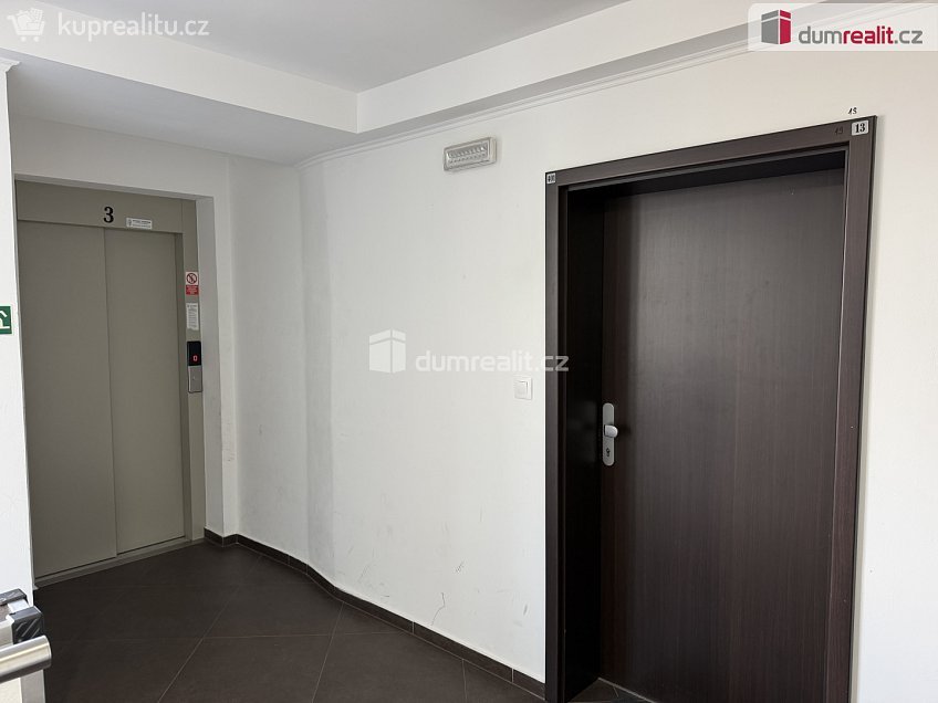 Pronájem bytu 1+kk 38 m^2 Dubová, Karlovy Vary 