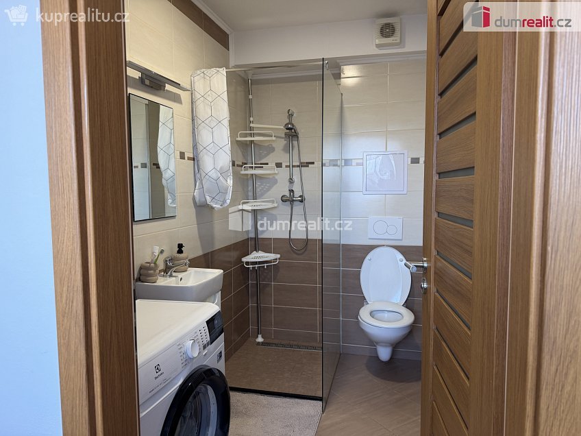 Pronájem bytu 1+kk 38 m^2 Dubová, Karlovy Vary 