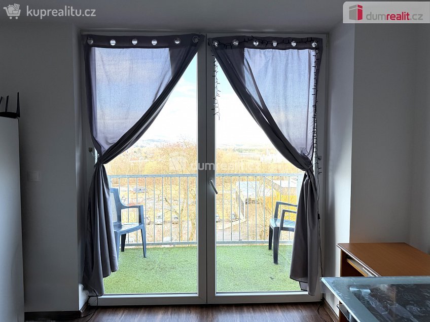 Pronájem bytu 1+kk 38 m^2 Dubová, Karlovy Vary 