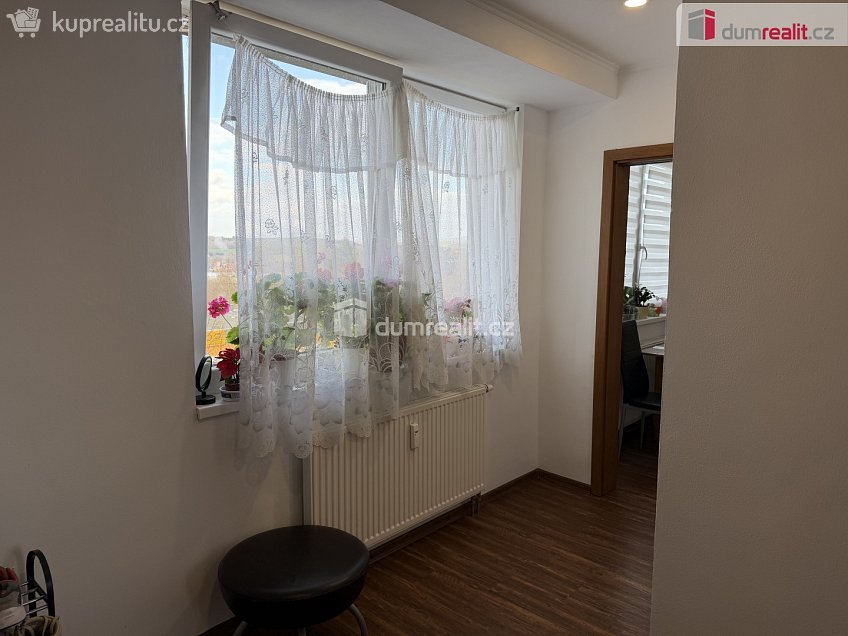 Pronájem bytu 1+kk 38 m^2 Dubová, Karlovy Vary 