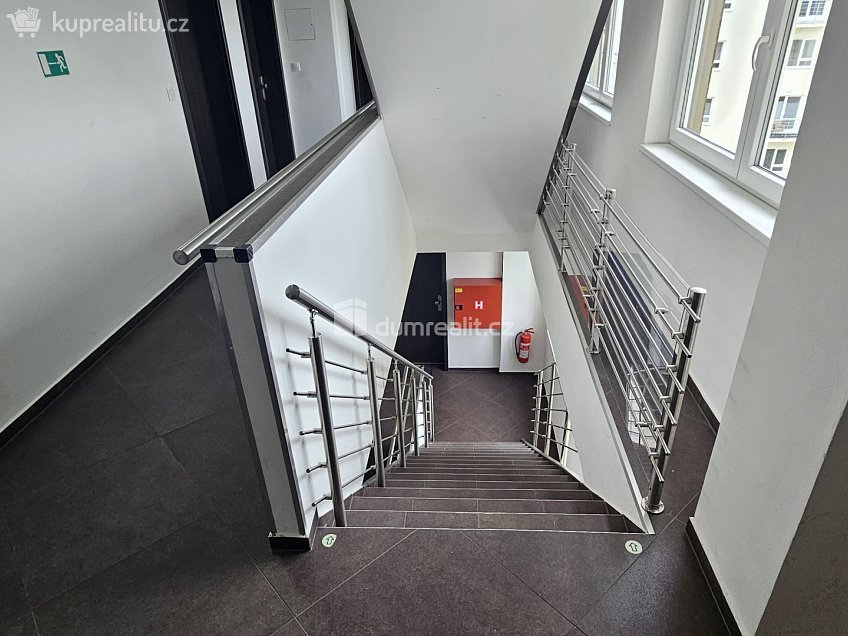 Pronájem bytu 1+kk 38 m^2 Dubová, Karlovy Vary 