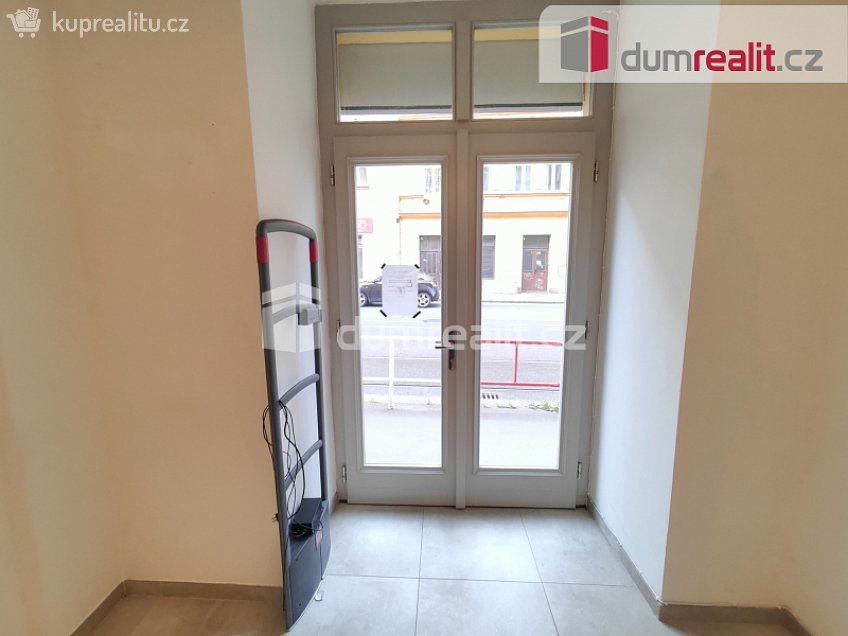 Pronájem  obchodních prostor 37 m^2 Plzeňská, Praha 5 