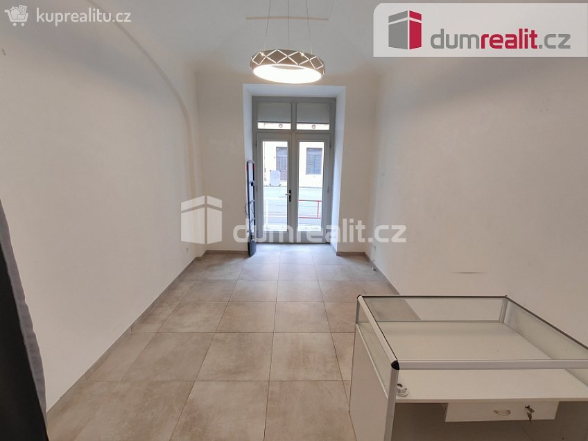 Pronájem  obchodních prostor 37 m^2 Plzeňská, Praha 5 