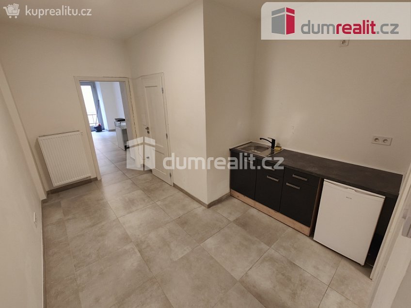 Pronájem  obchodních prostor 37 m^2 Plzeňská, Praha 5 