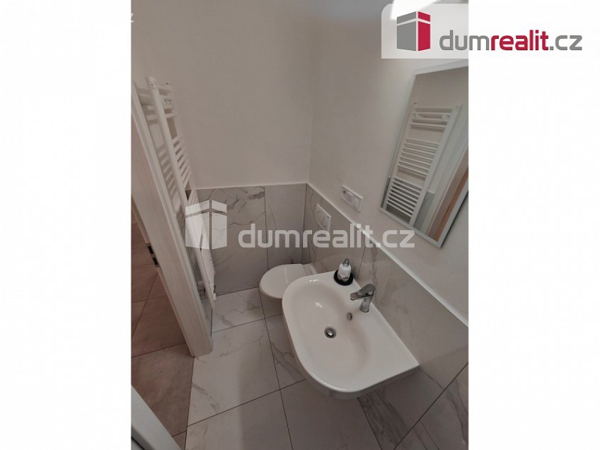 Pronájem  obchodních prostor 37 m^2 Plzeňská, Praha 5 