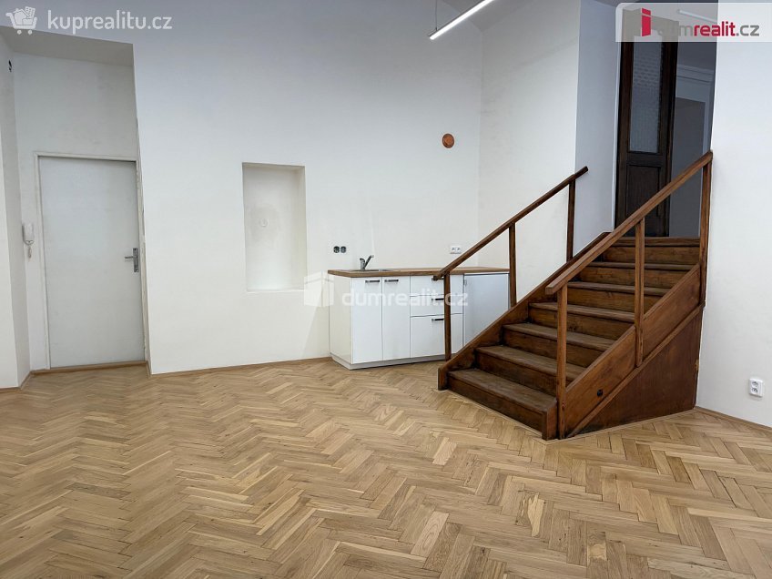 Pronájem  kanceláře 80 m^2 Školská, Praha 1 