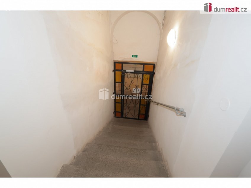 Pronájem  kanceláře 80 m^2 Školská, Praha 1 