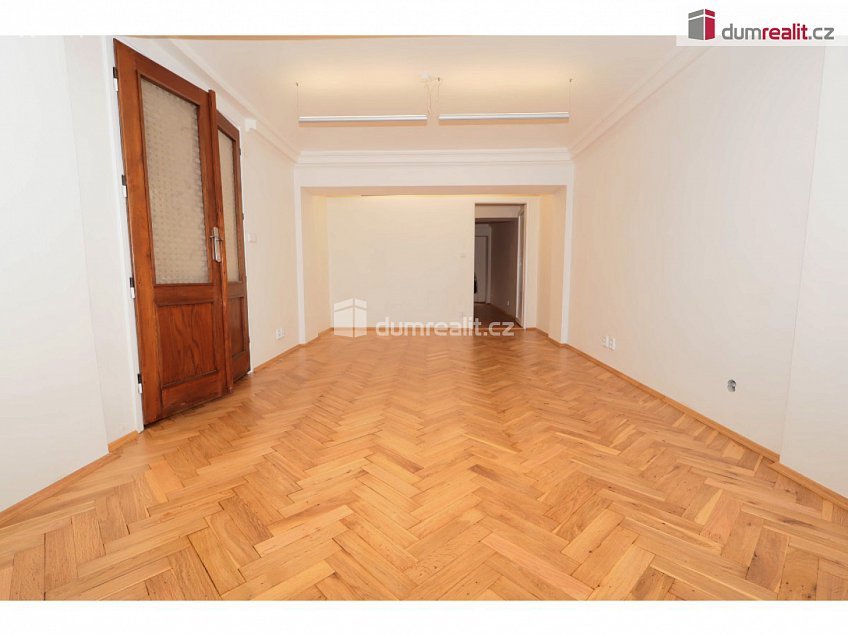 Pronájem  kanceláře 80 m^2 Školská, Praha 1 