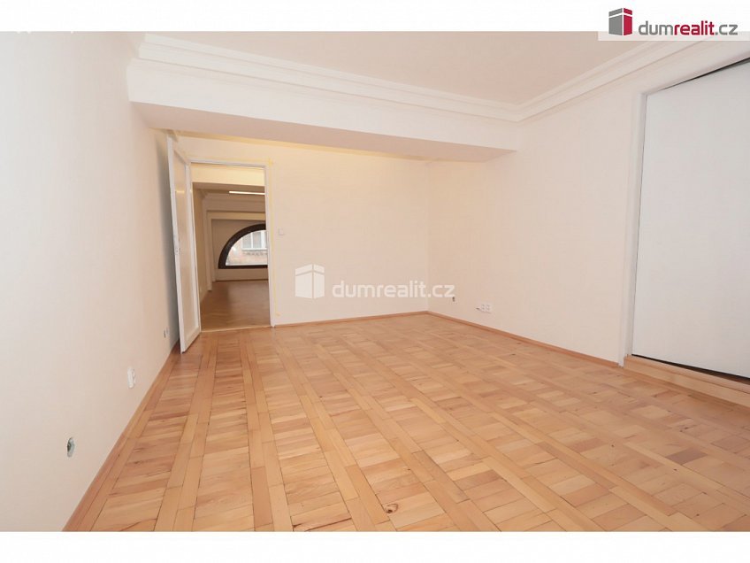 Pronájem  kanceláře 80 m^2 Školská, Praha 1 