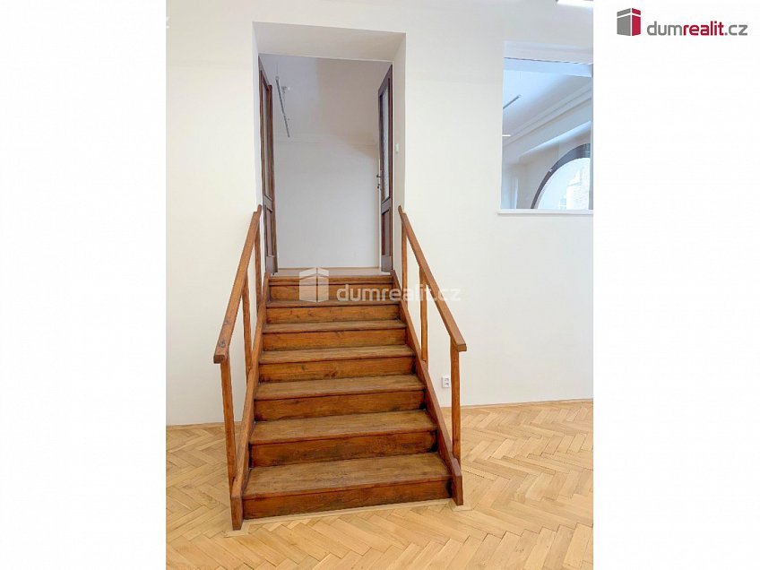 Pronájem  kanceláře 80 m^2 Školská, Praha 1 