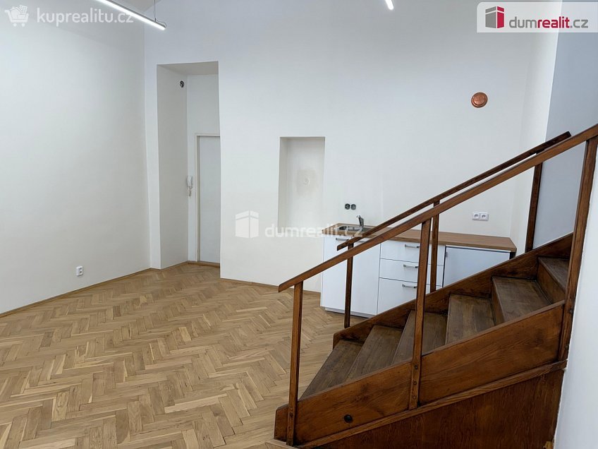 Pronájem  kanceláře 80 m^2 Školská, Praha 1 