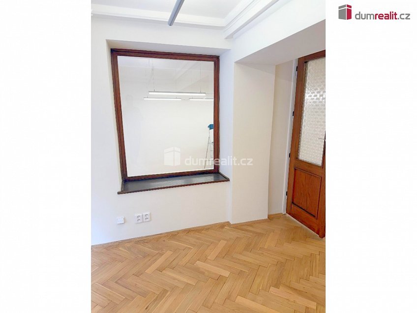 Pronájem  kanceláře 80 m^2 Školská, Praha 1 