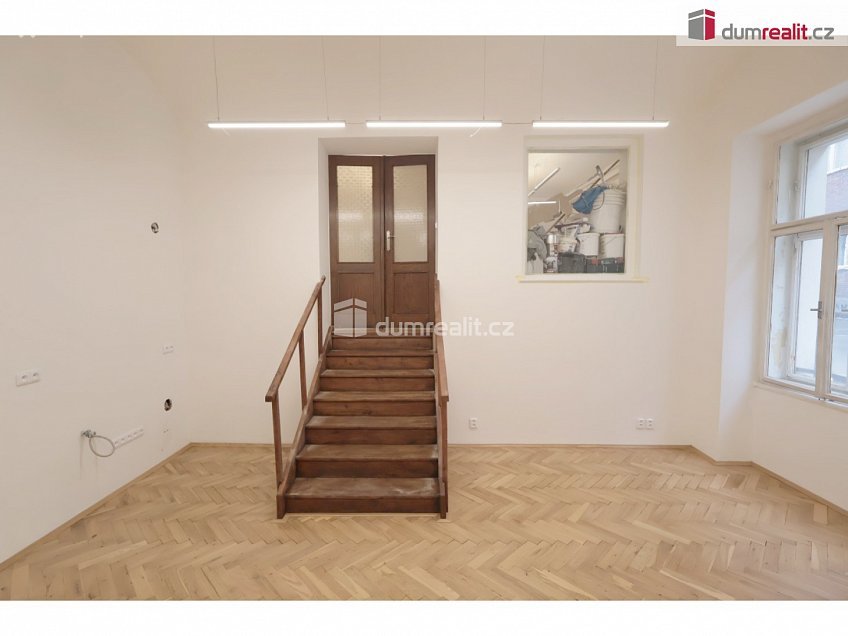 Pronájem  kanceláře 80 m^2 Školská, Praha 1 