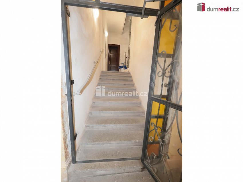 Pronájem  kanceláře 80 m^2 Školská, Praha 1 