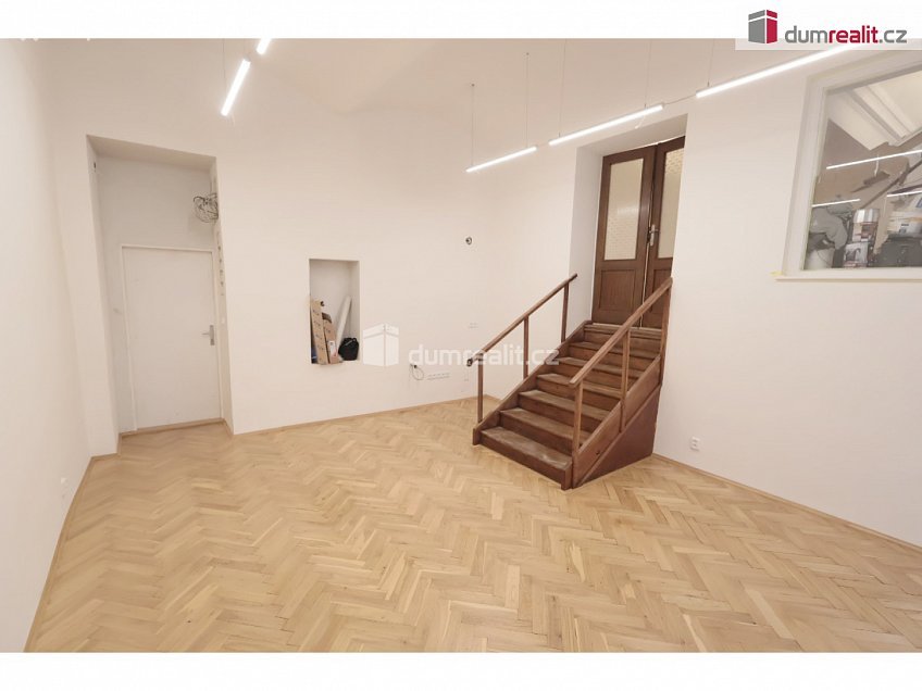 Pronájem  kanceláře 80 m^2 Školská, Praha 1 