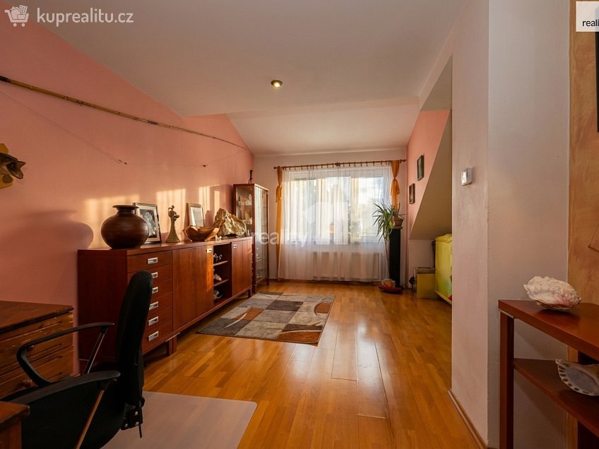 Prodej bytu 3+kk 151 m^2 Kamýcká, Praha-Suchdol 