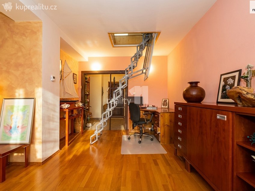 Prodej bytu 3+kk 151 m^2 Kamýcká, Praha-Suchdol 