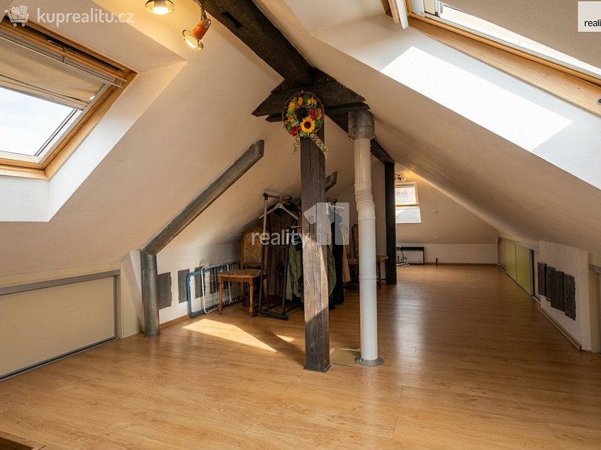 Prodej bytu 3+kk 151 m^2 Kamýcká, Praha-Suchdol 