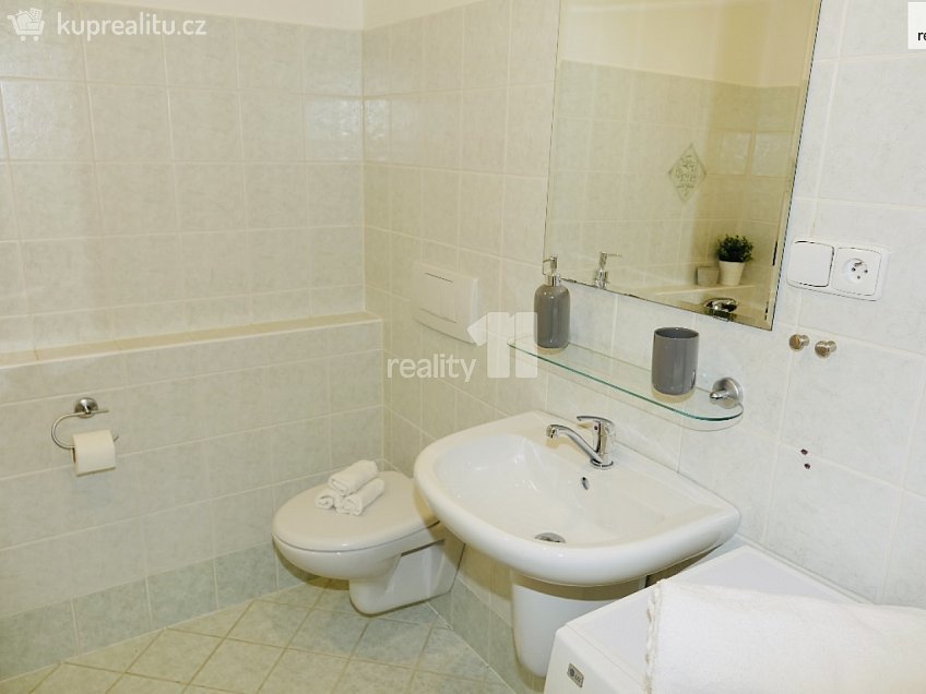 Pronájem bytu 2+kk 45 m^2 Slavatova, Praha 14 