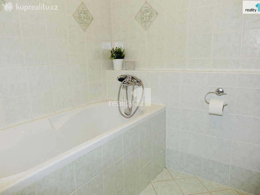 Pronájem bytu 2+kk 45 m^2 Slavatova, Praha 14 