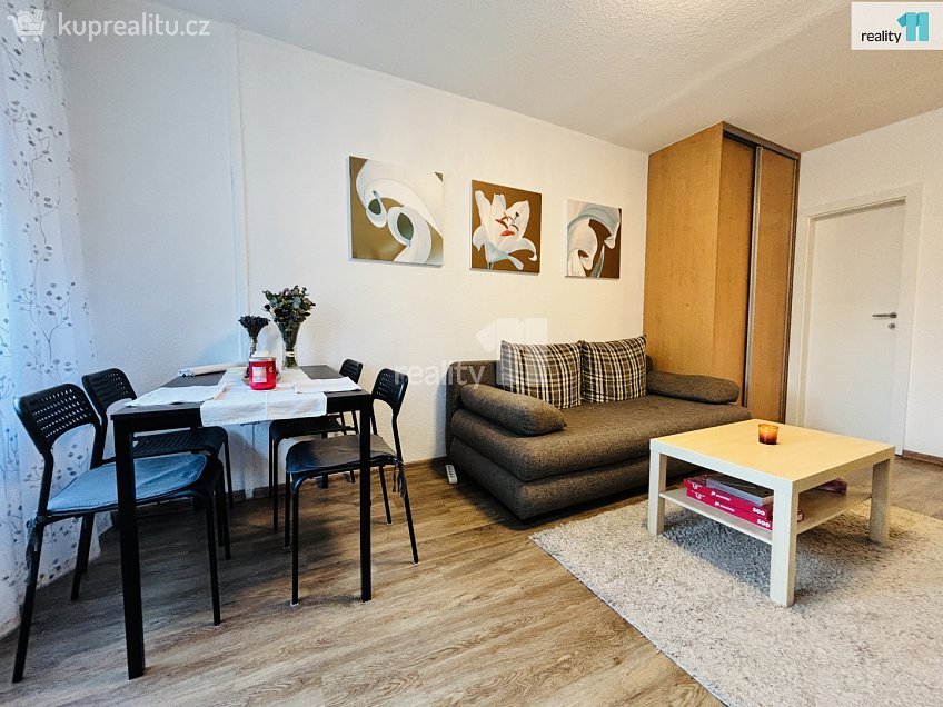 Pronájem bytu 2+kk 45 m^2 Slavatova, Praha 14 