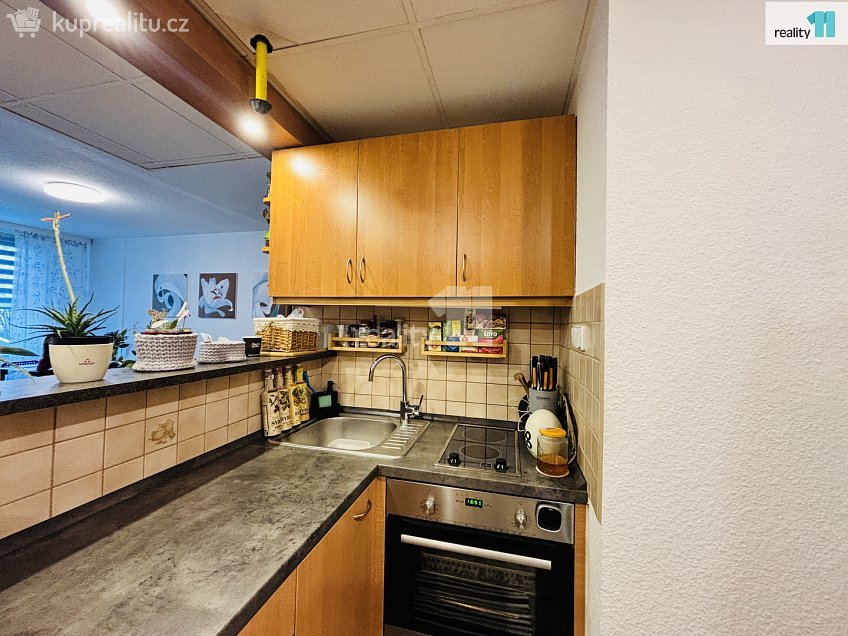 Pronájem bytu 2+kk 45 m^2 Slavatova, Praha 14 