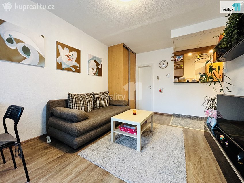 Pronájem bytu 2+kk 45 m^2 Slavatova, Praha 14 