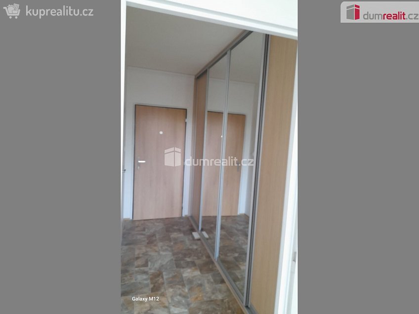 Pronájem bytu 2+kk 43 m^2 Mirovická, Praha 8 