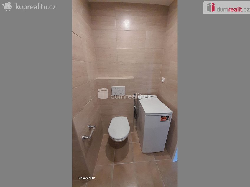 Pronájem bytu 2+kk 43 m^2 Mirovická, Praha 8 