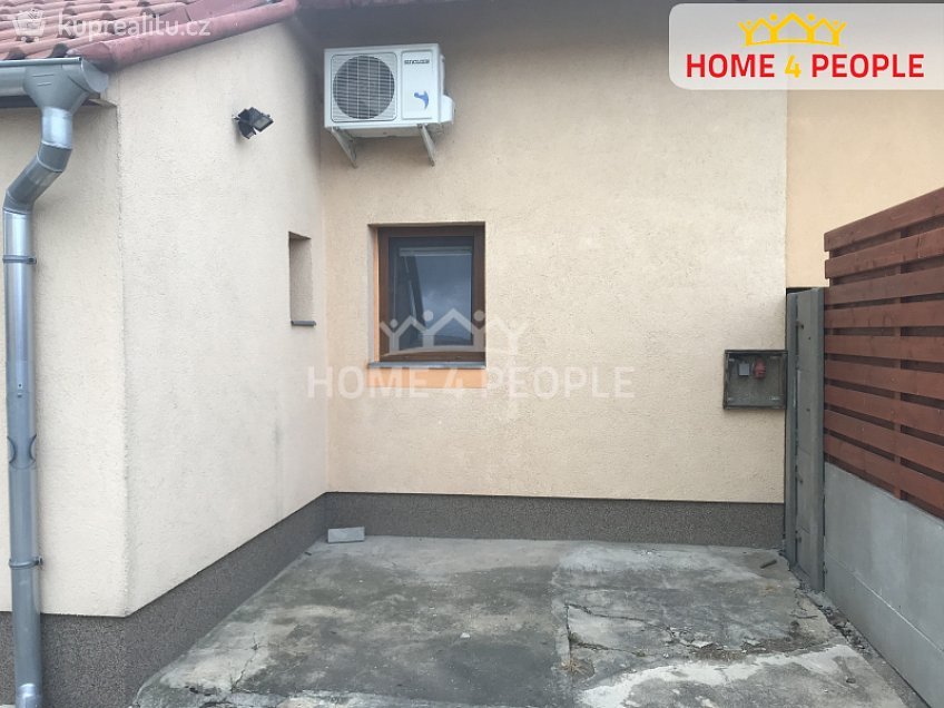 Pronájem bytu 2+1 70 m^2 Šámalova, Horoušany 