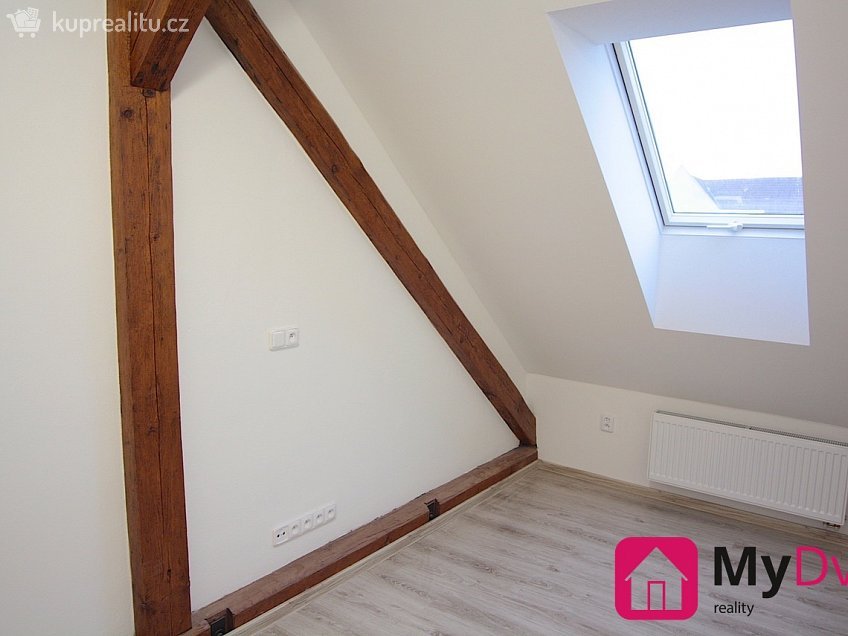 Pronájem bytu 1+1 34 m^2 Lahoferova, Dobšice 