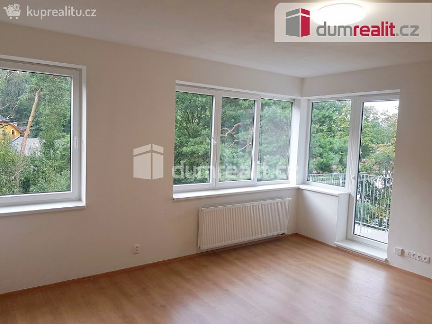 Pronájem bytu 2+kk 50 m^2 Zátopkova, Milovice 