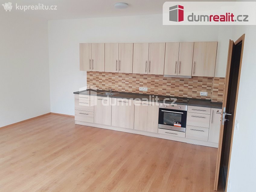 Pronájem bytu 2+kk 50 m^2 Zátopkova, Milovice 