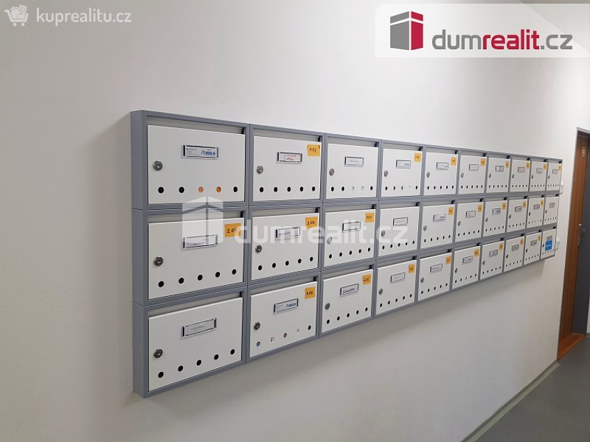 Pronájem bytu 2+kk 50 m^2 Zátopkova, Milovice 