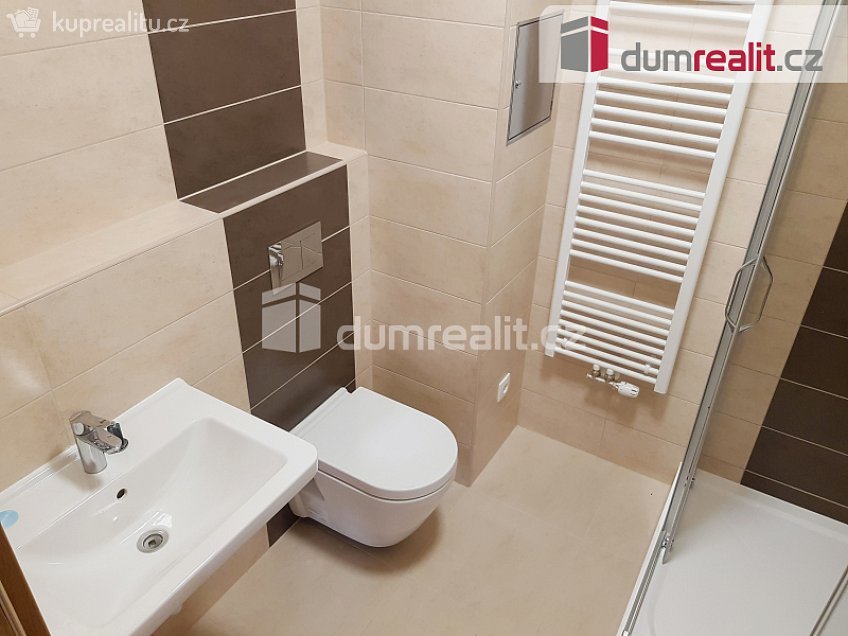 Pronájem bytu 2+kk 50 m^2 Zátopkova, Milovice 