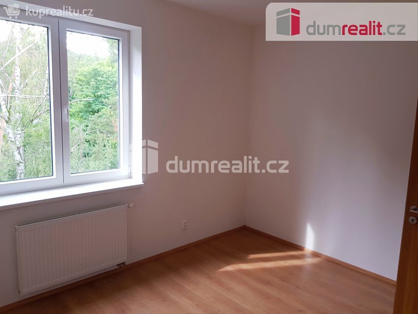 Pronájem bytu 2+kk 50 m^2 Zátopkova, Milovice 