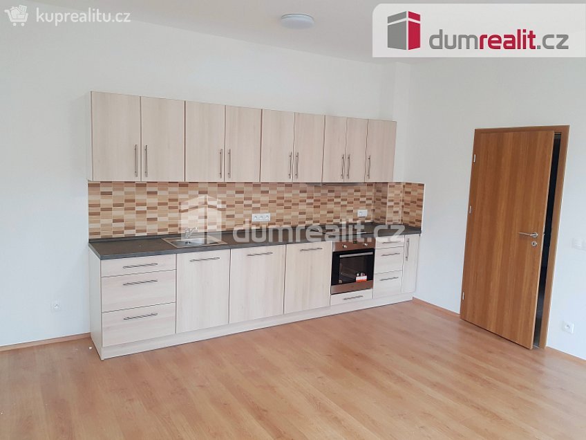 Pronájem bytu 2+kk 50 m^2 Zátopkova, Milovice 