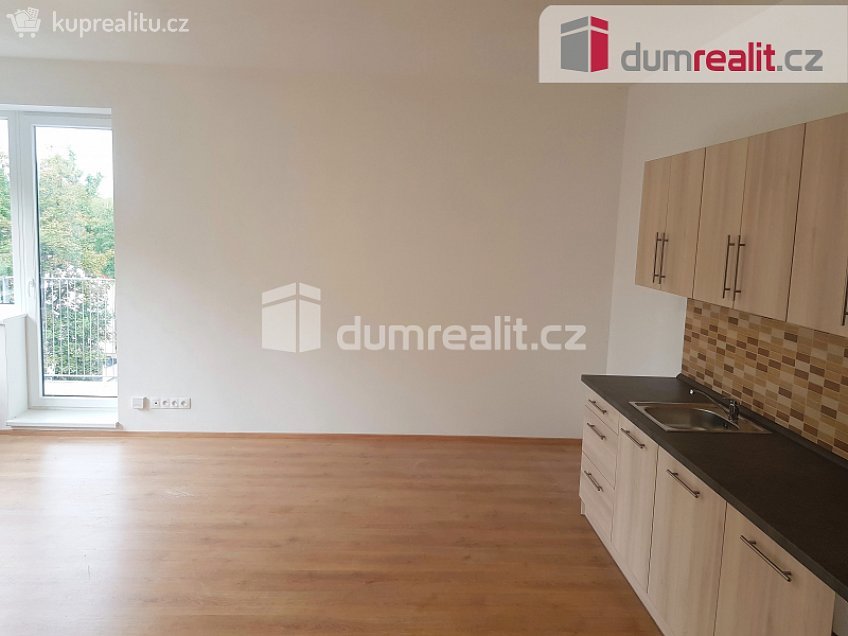 Pronájem bytu 2+kk 50 m^2 Zátopkova, Milovice 