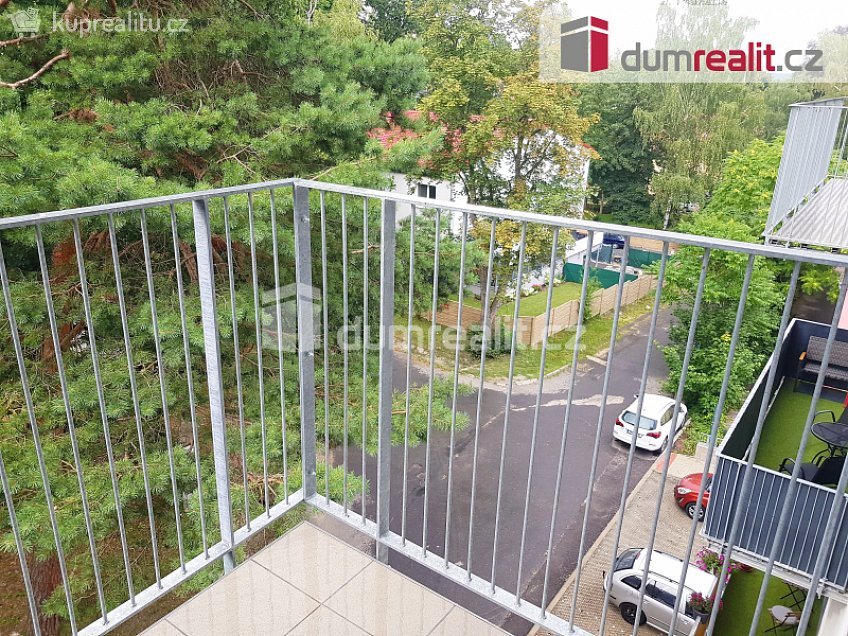 Pronájem bytu 2+kk 50 m^2 Zátopkova, Milovice 