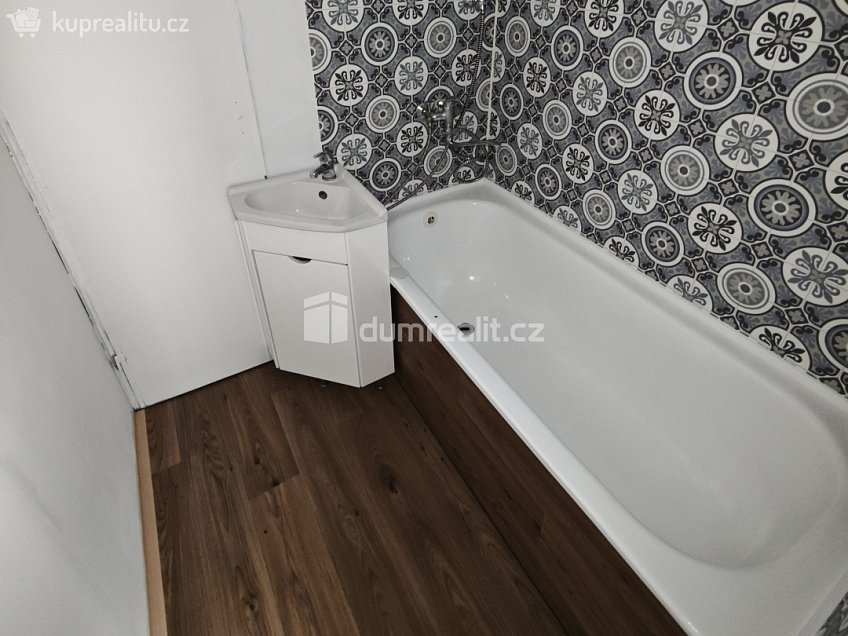 Pronájem bytu 2+1 58 m^2 Kladenská, Děčín 